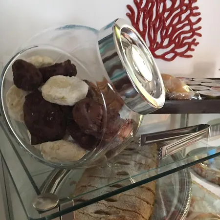 Le Chele Oda ve Kahvaltı 4*