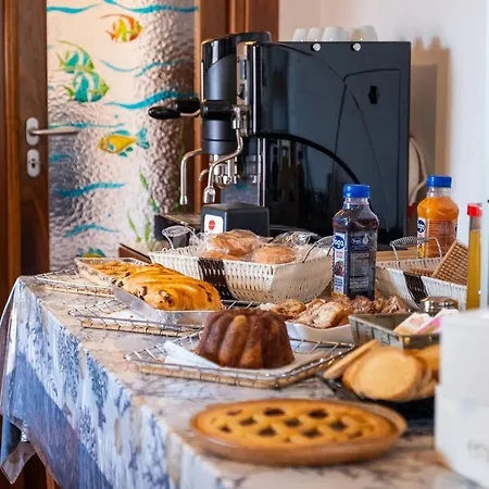 Le Chele - A Due Passi Dal Mare Bed & Breakfast 3*