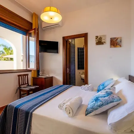 Bed & Breakfast Le Chele - A Due Passi Dal Mare 3*